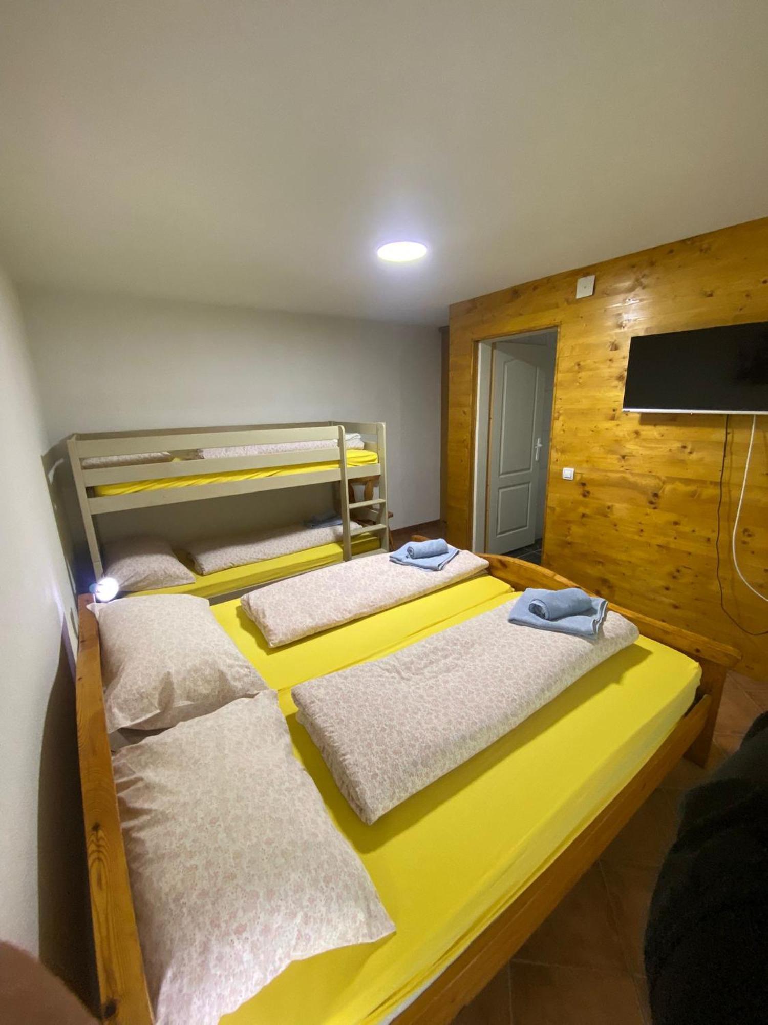 Forest Camp Bed & Breakfast Despotovac Bagian luar foto