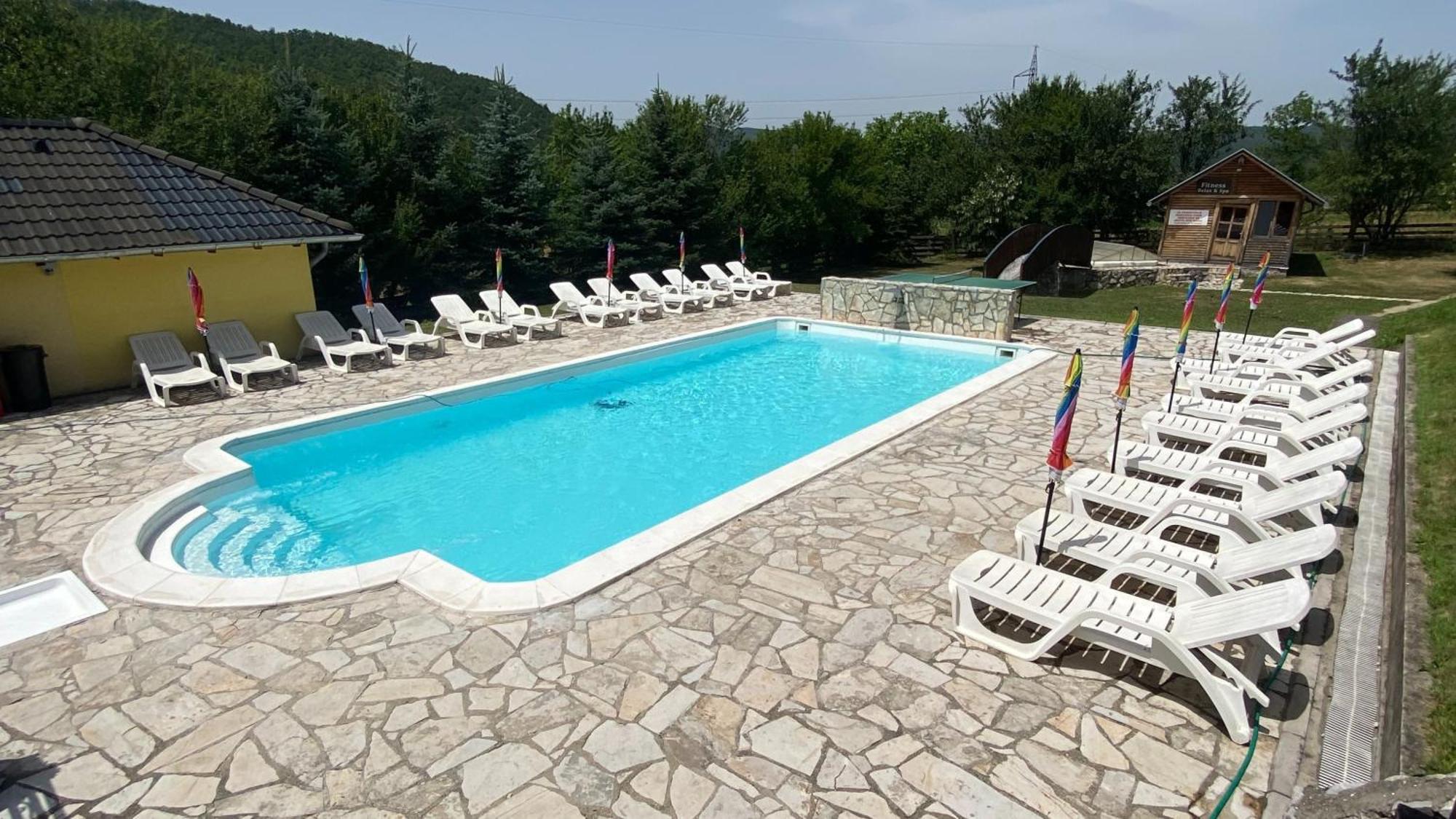 Forest Camp Bed & Breakfast Despotovac Bagian luar foto