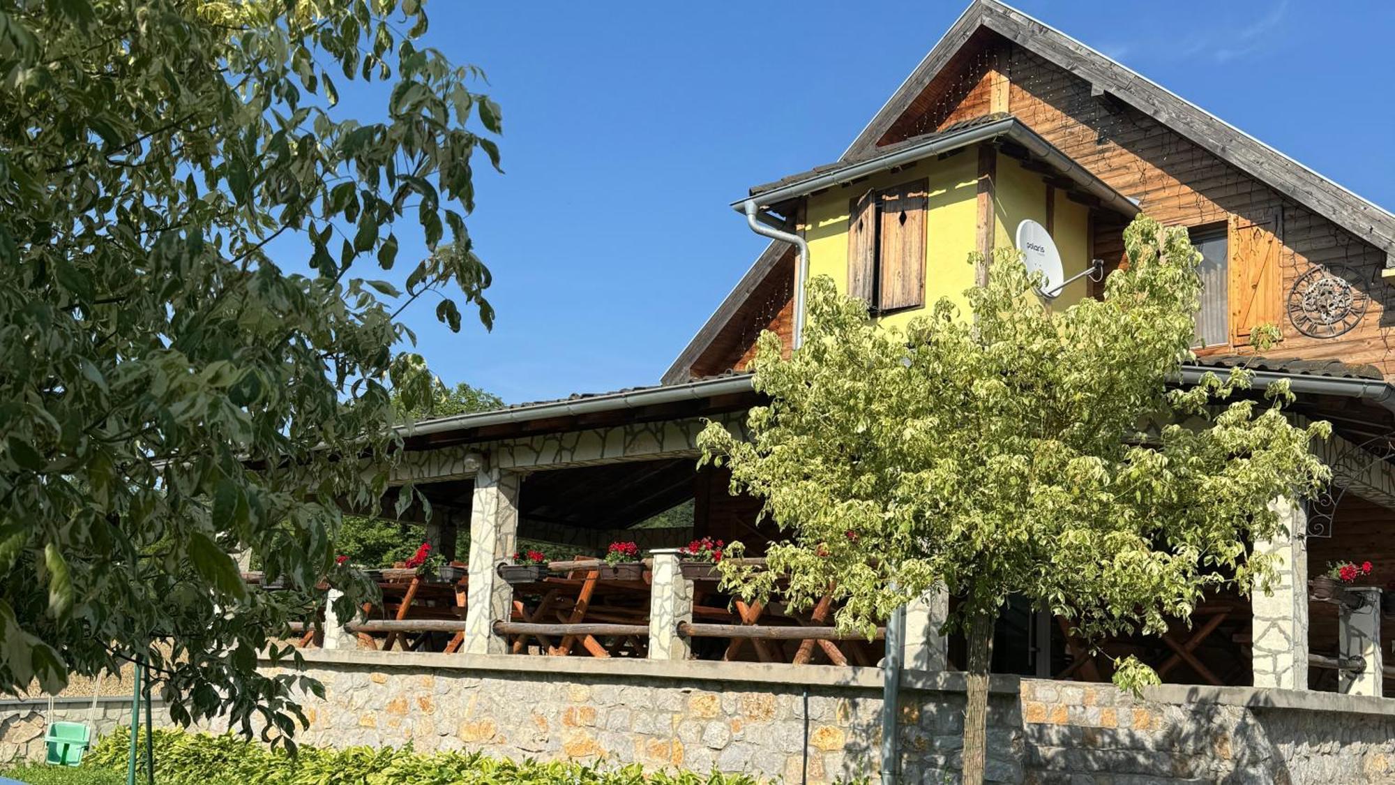 Forest Camp Bed & Breakfast Despotovac Bagian luar foto