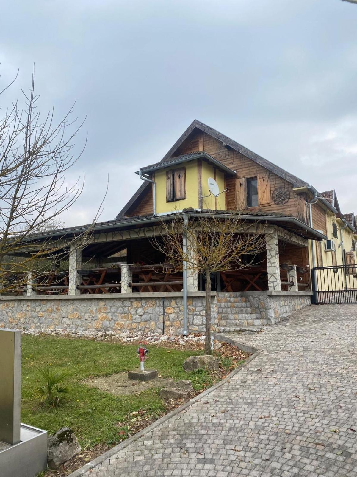 Forest Camp Bed & Breakfast Despotovac Bagian luar foto